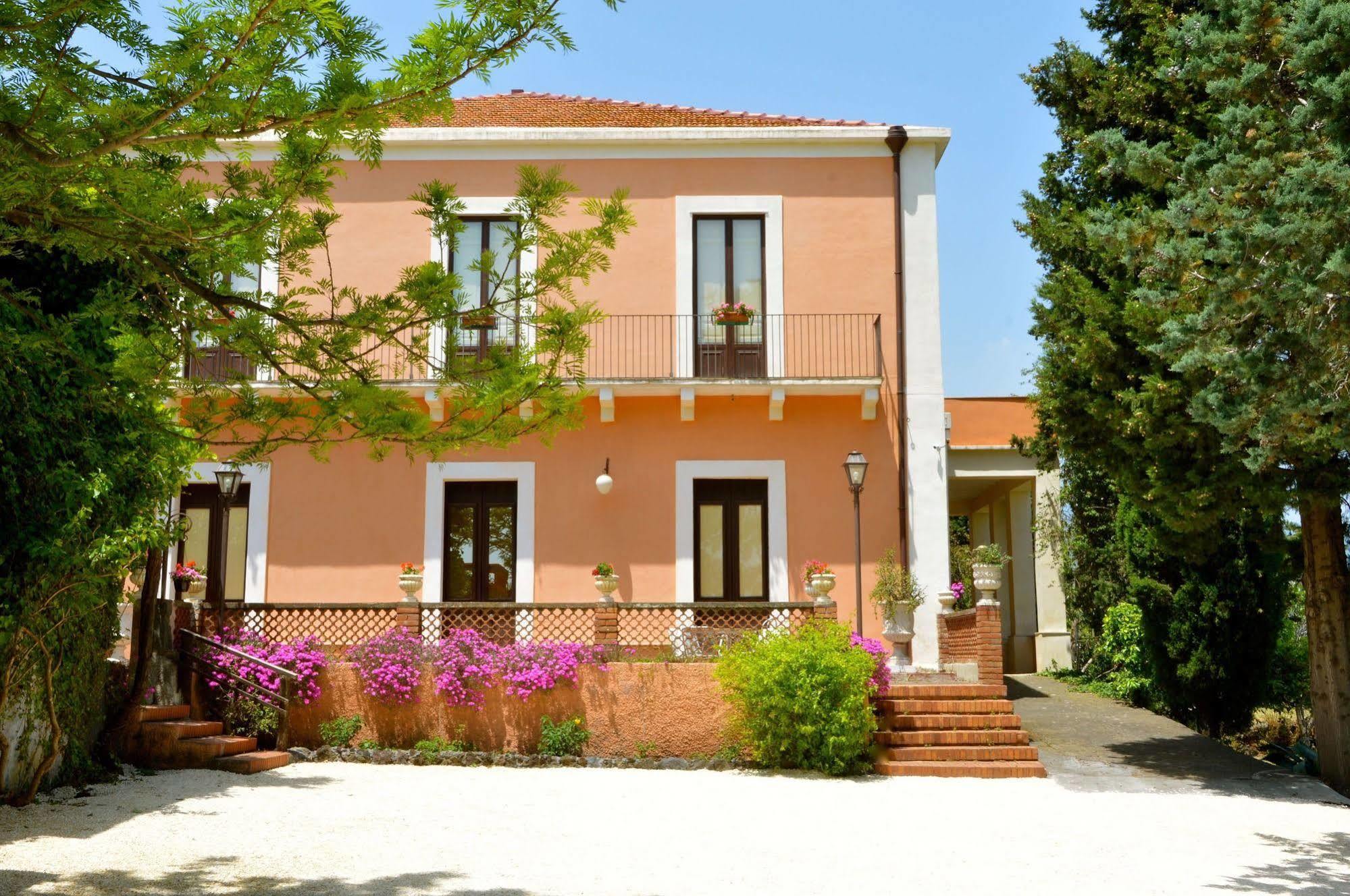 ויאגרנדה Villa Bonaccorso - Antica E Maestosa Villa Con Piscina Ai Piedi Dell'Etna מראה חיצוני תמונה